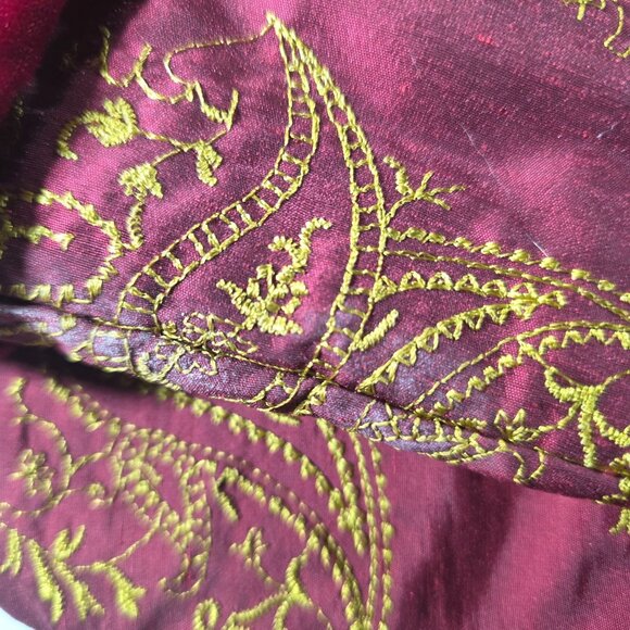 Set Of 4 stockings red Gold embroidered Christmas Velvet Cuffs Paisley Design - Picture 10 of 11